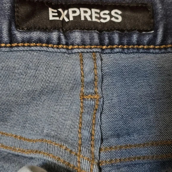 Express Jeans + Comfort Colors T Shirt - Picture 5 of 9
